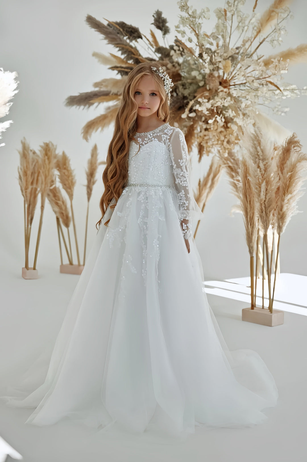 3m / White Sunnypetal Tulle and Lace Appliques White Sequins Long Sleeves Communion Dress