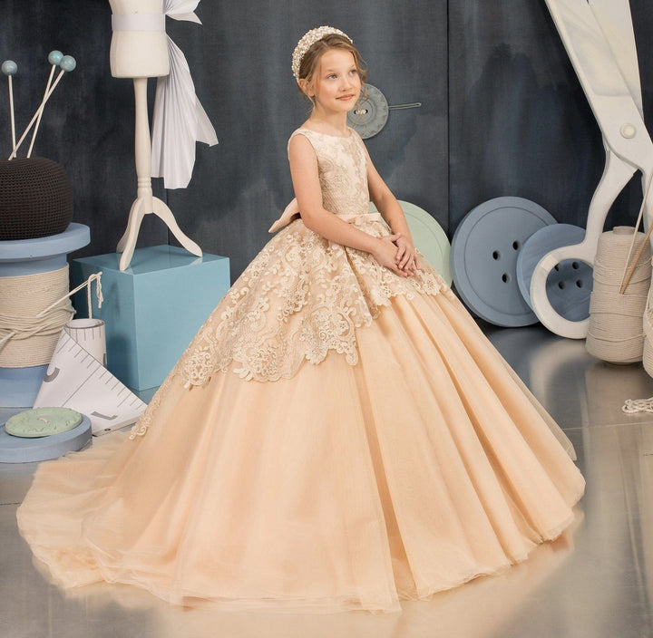 Sunnypetal Ball Gown Champagne Tulle Lace Bodicec Flower Girl Dresses With Bow