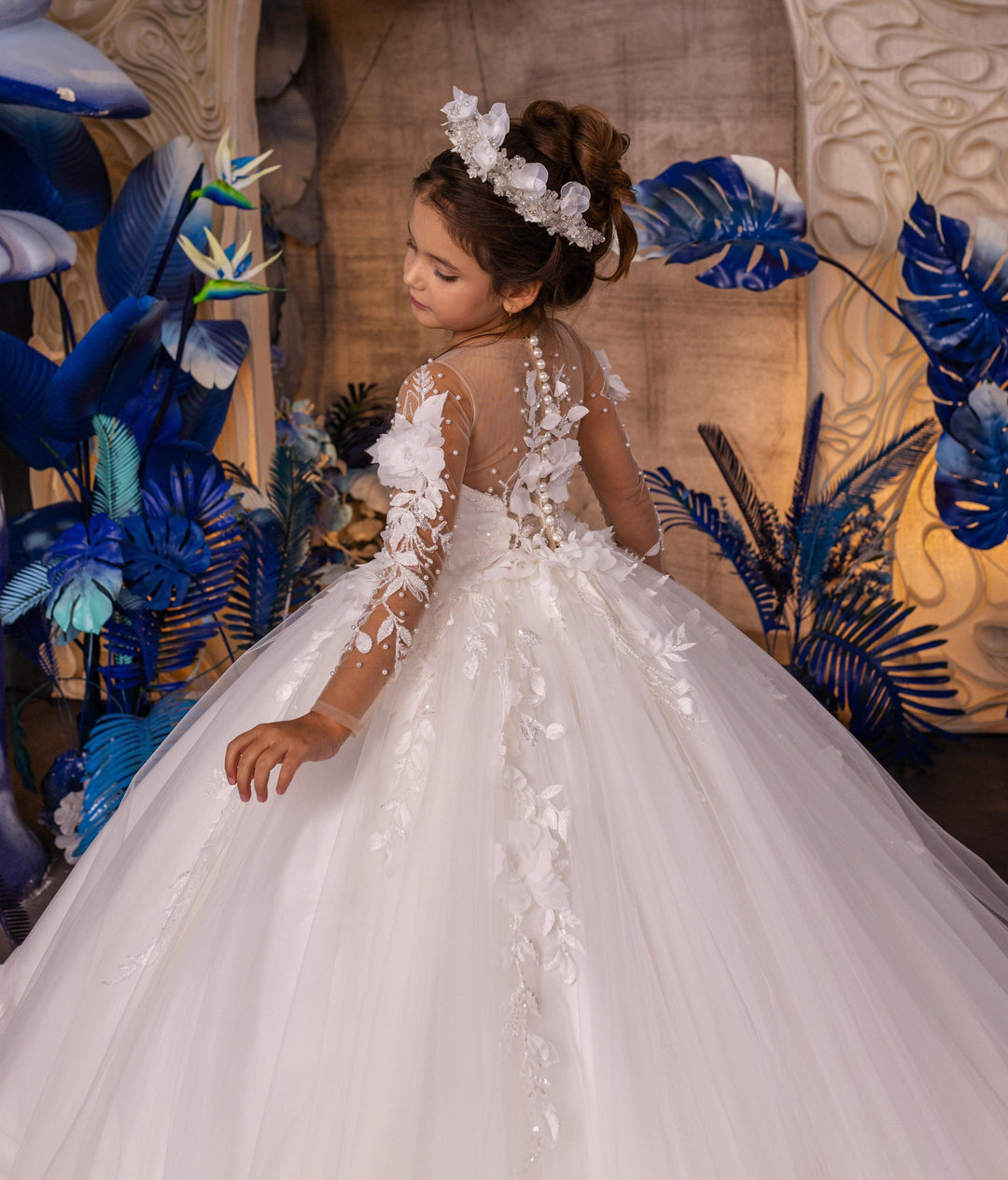 Sunnypetal Ball-Gown Elegant White Tulle Girl Dresses Long Sleeves Appliques Pearls With Train