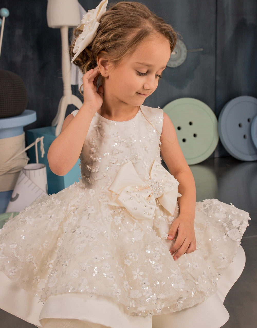 Sunnypetal Beige Tulle Appliques Sequins Knee Length Pearls Bow Kids Flower Girl Dress