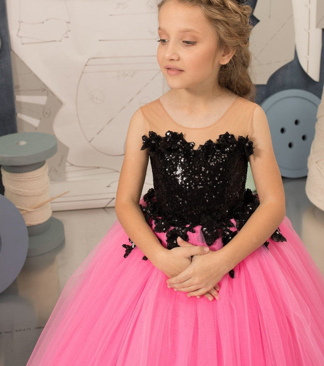 Sunnypetal Black Sequins Sleeveless Flower Girl Dresses Long Pink Tulle Ball Gowns