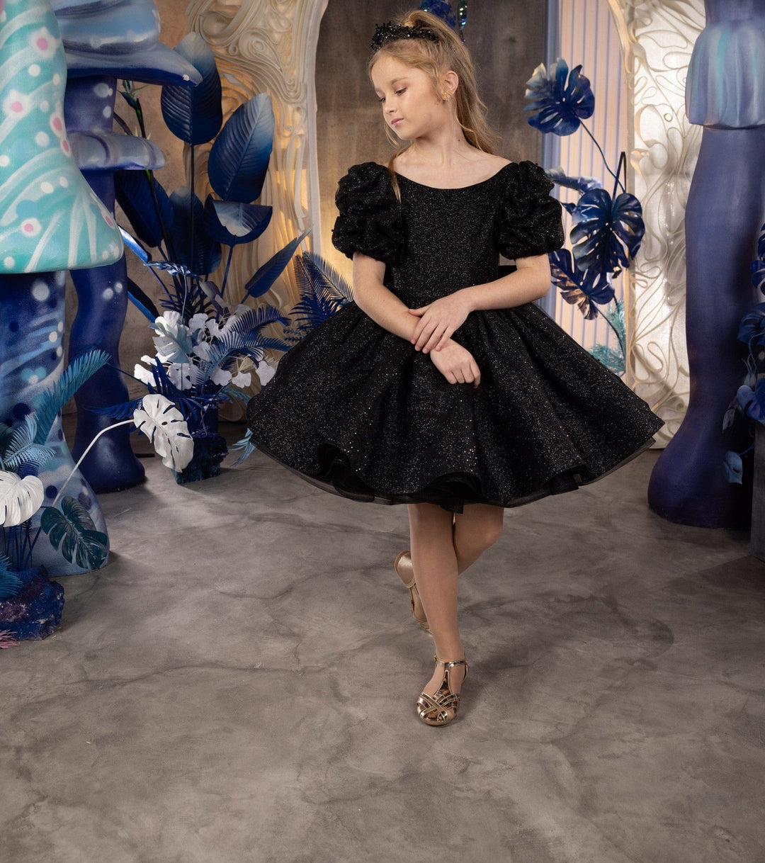 Sunnypetal Black Sequins Tulle Kids Knee-Length Flower Girl Dresses With Bow