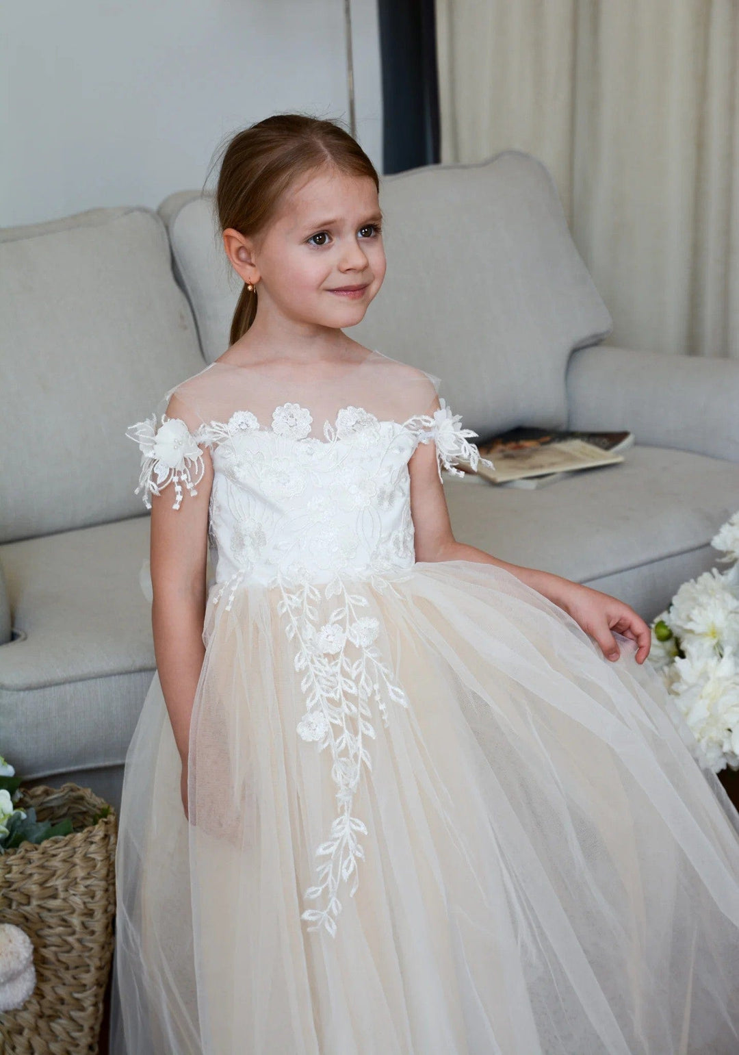 Sunnypetal Champagne Puffy Tulle Flower Girl Dresses Lace Applique Pearls Wedding Party Dress