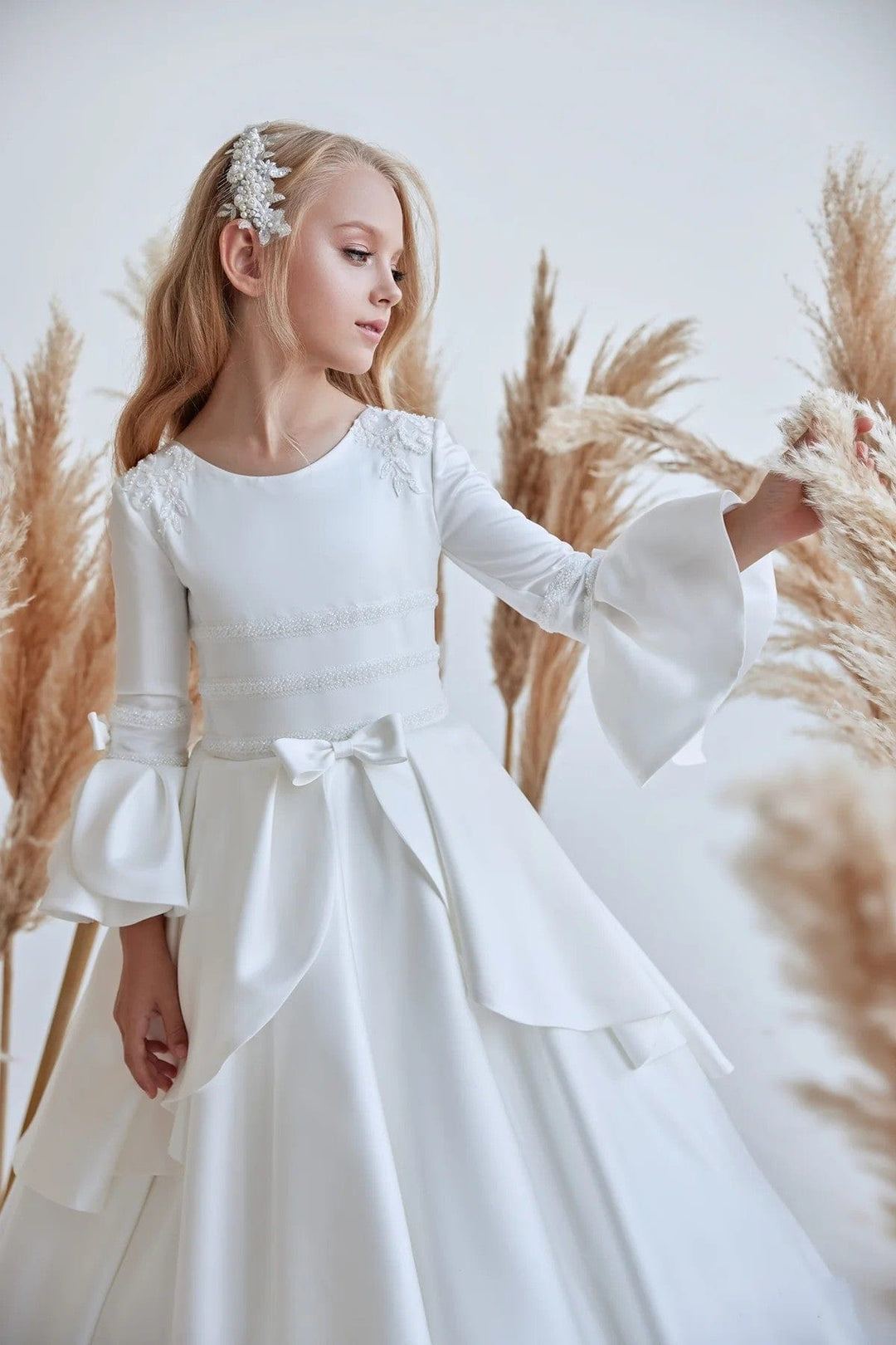 Sunnypetal Classic Satin Flower Girl Dresses Appliques Bow Communion Dress with Peplum