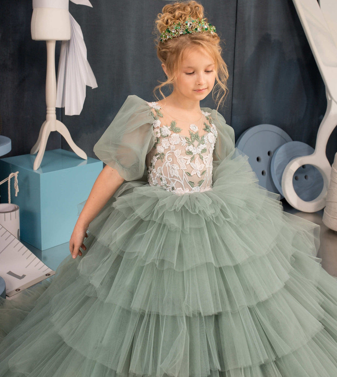 Sunnypetal Grey Green Tulle Puff Sleeve Flower Girl Puffy Tiered Dresses