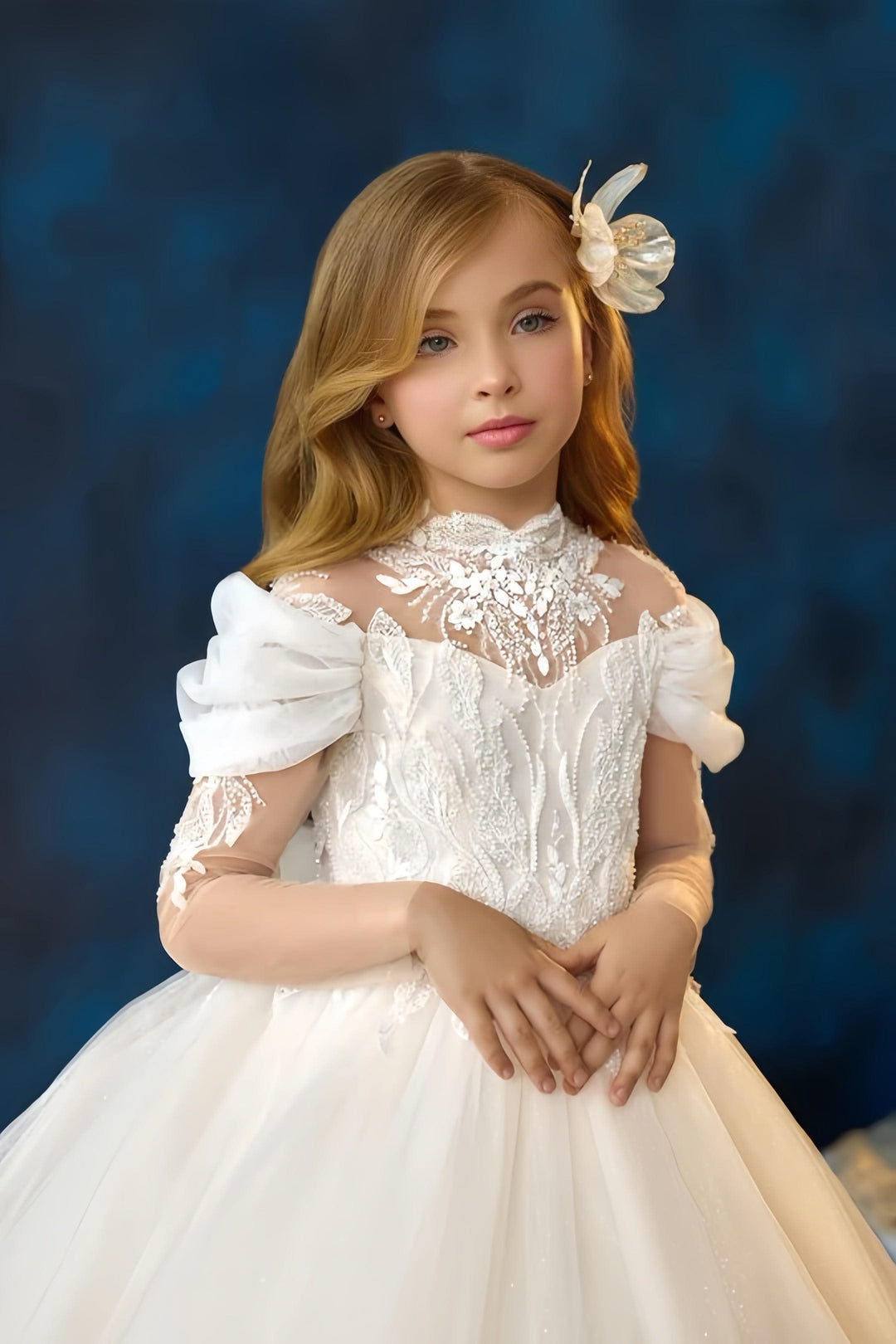 Sunnypetal Ivory Tulle Flower Girl Dresses High Neck Long Sleeve Appliques Communion Gown