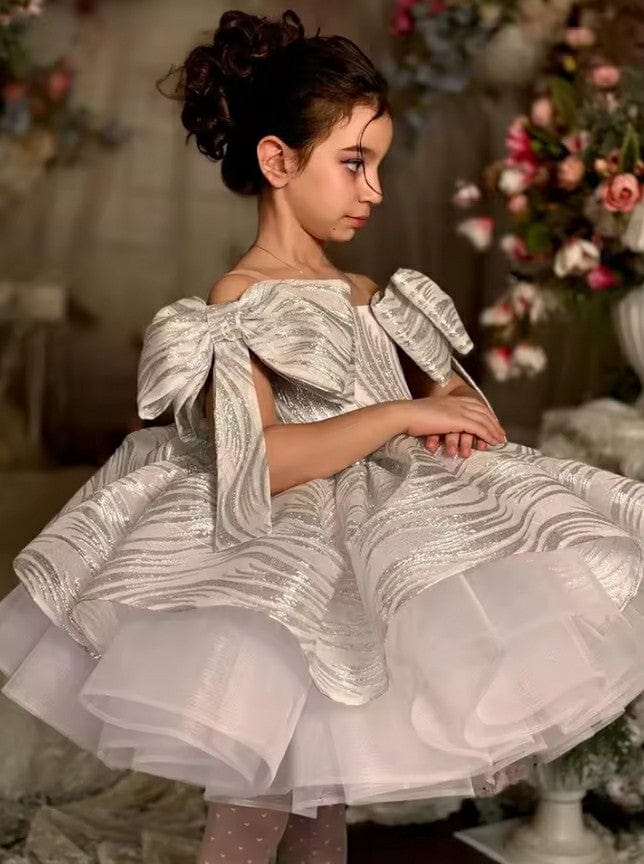 Sunnypetal Knee-Length Flower Girl Dresses Off Shoulder Puffy Tulle Princess Dress