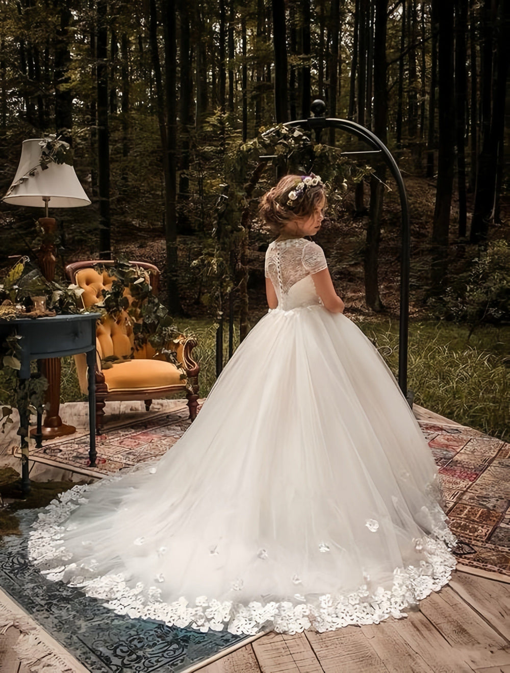 Sunnypetal Lace Appliques Ball-Gown Princess Dress Tulle Floral Flower Girl Dress With Train