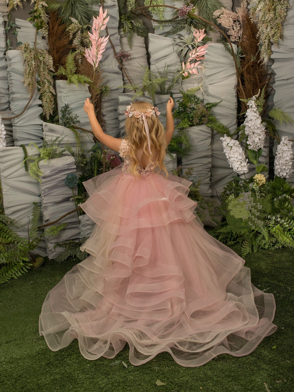 Sunnypetal Light Pink Short Sleeves Appliques Tulle Flower Girl Dresses with Train