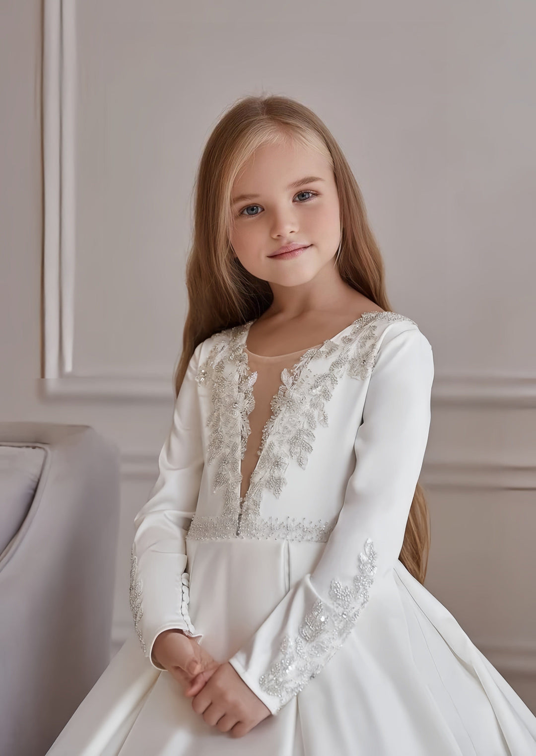 Sunnypetal Long Sleeves Satin Flower Girl Dresses Lace Appliques First Communion Gown