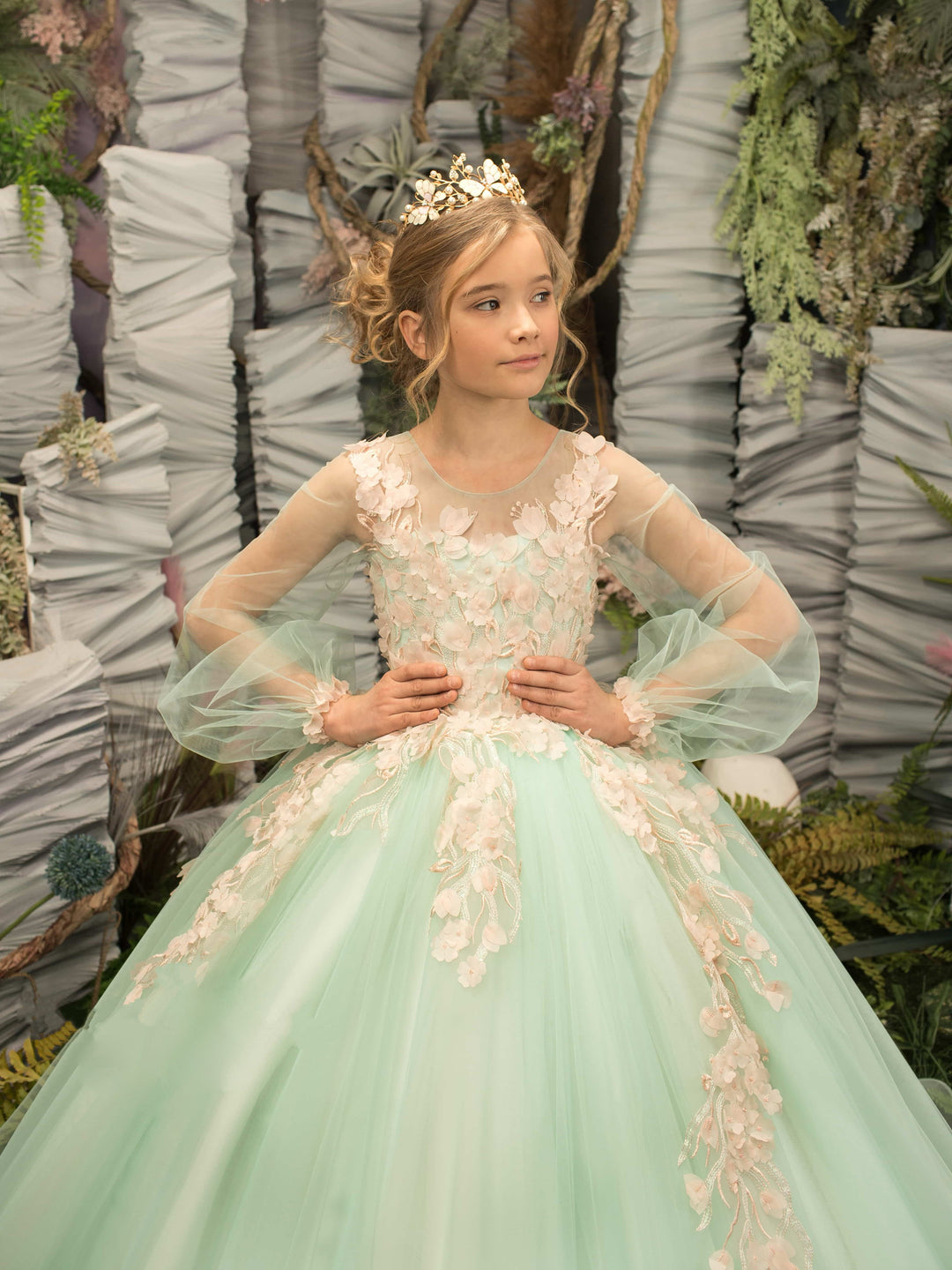 Sunnypetal Mint Green Long Sleeves Tulle Appliques Floral Flower Girl Dresses with Train