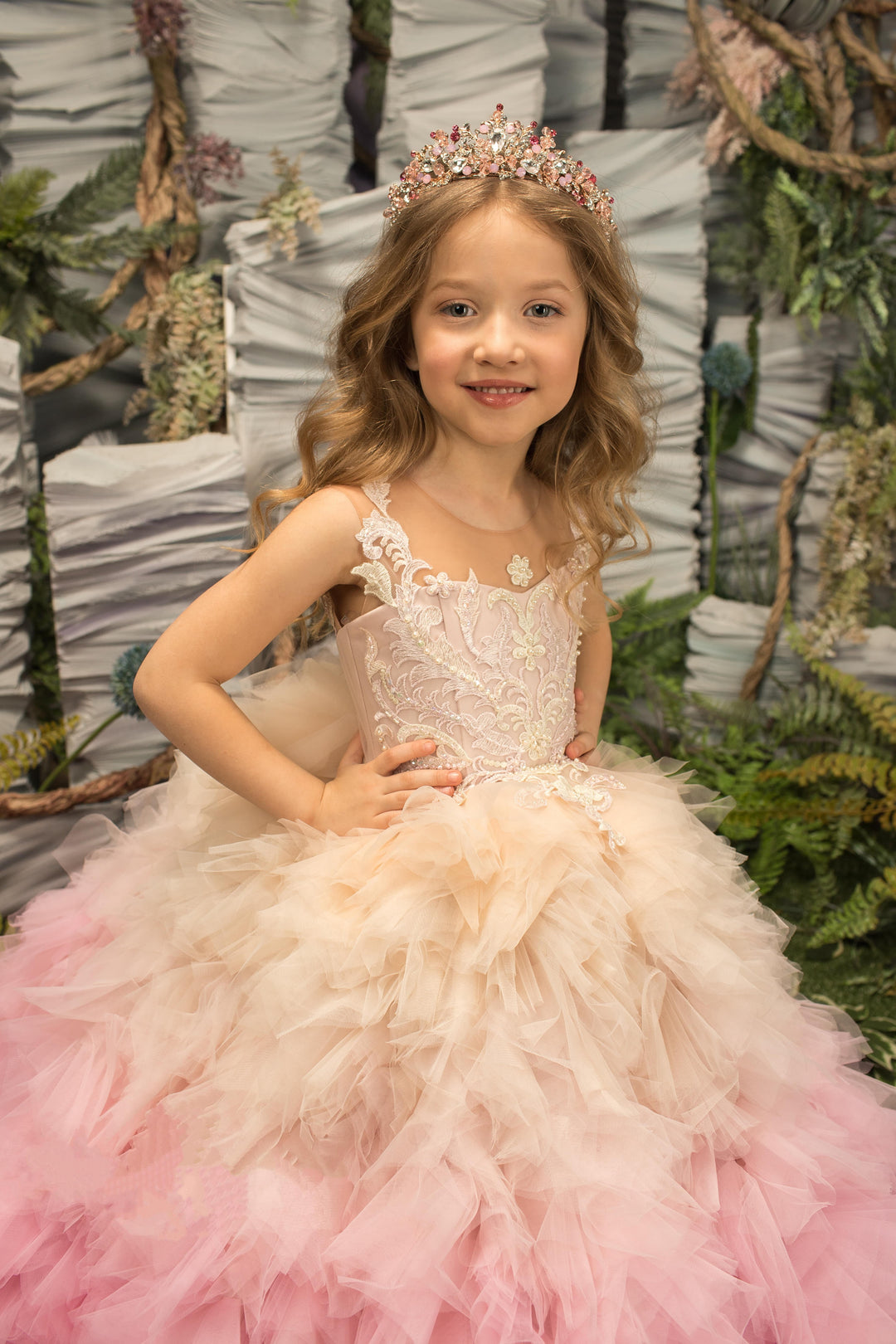 Sunnypetal Pink Gradient Puffy Tulle Flower Girl Dresses Sleeveless Appliques Pearls Ball-Gown