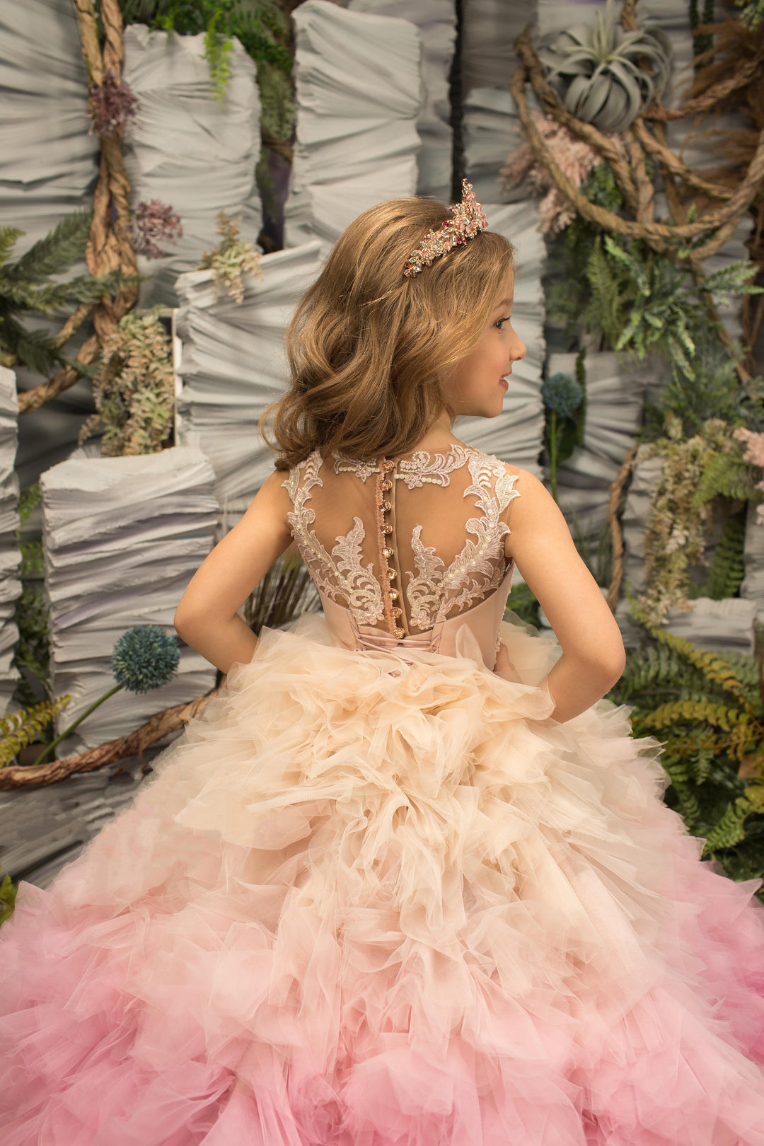 Sunnypetal Pink Gradient Puffy Tulle Flower Girl Dresses Sleeveless Appliques Pearls Ball-Gown