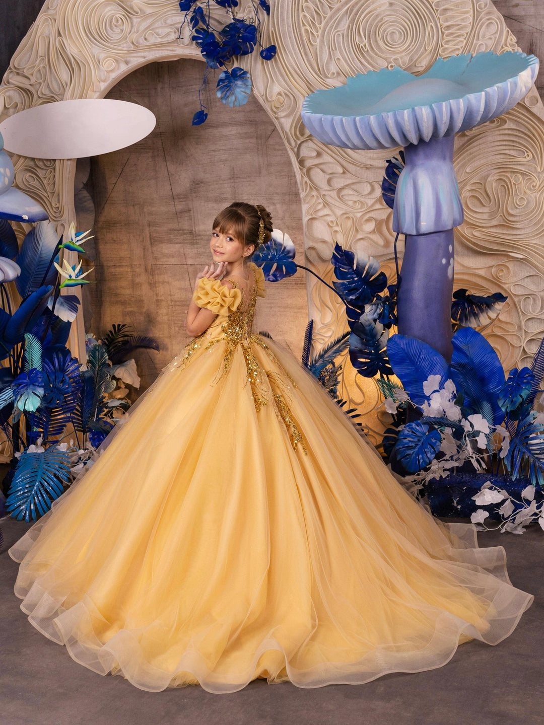 Sunnypetal Shiny Sequins Tulle Ruffles Flower Girl Dresses Puff Sleeves Long Princess Ball Gown