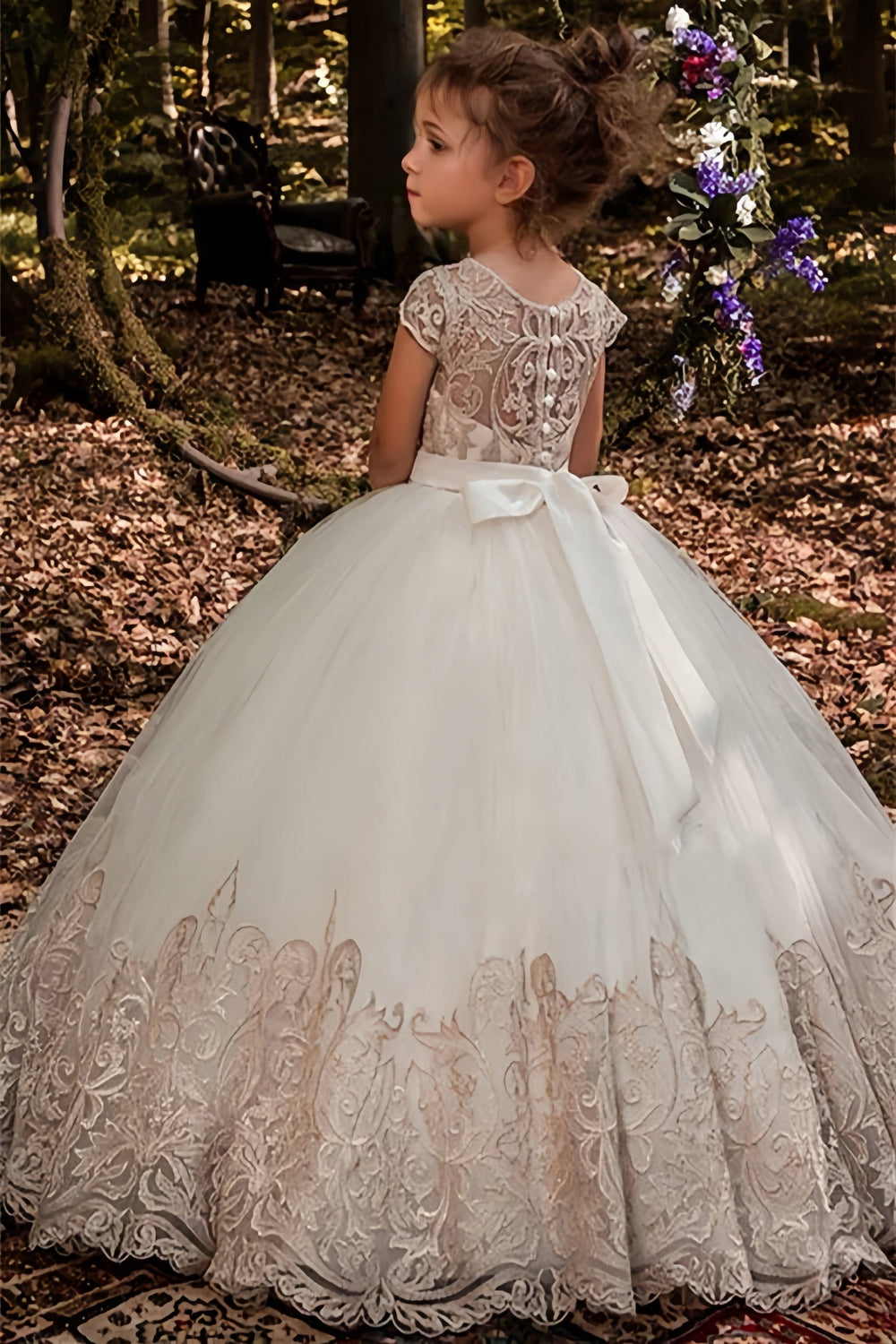 Sunnypetal Short Sleeves Lace Floor-Length Flower Girl Dress Ball Gown Tulle With Beads