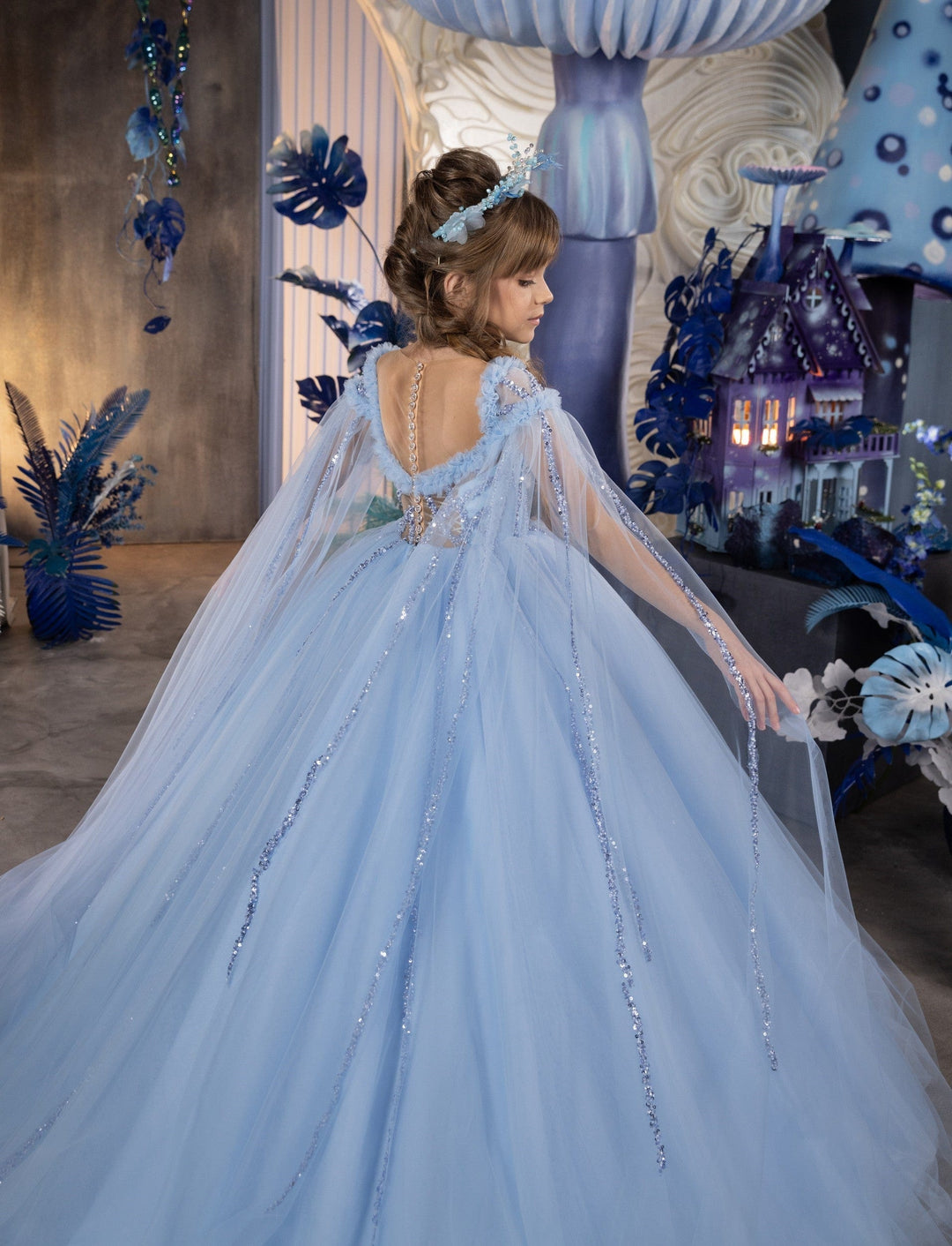 Sunnypetal Sky Blue Cloak Sleeves Tulle Sequins Long Ball Gown Flower Girl Dress