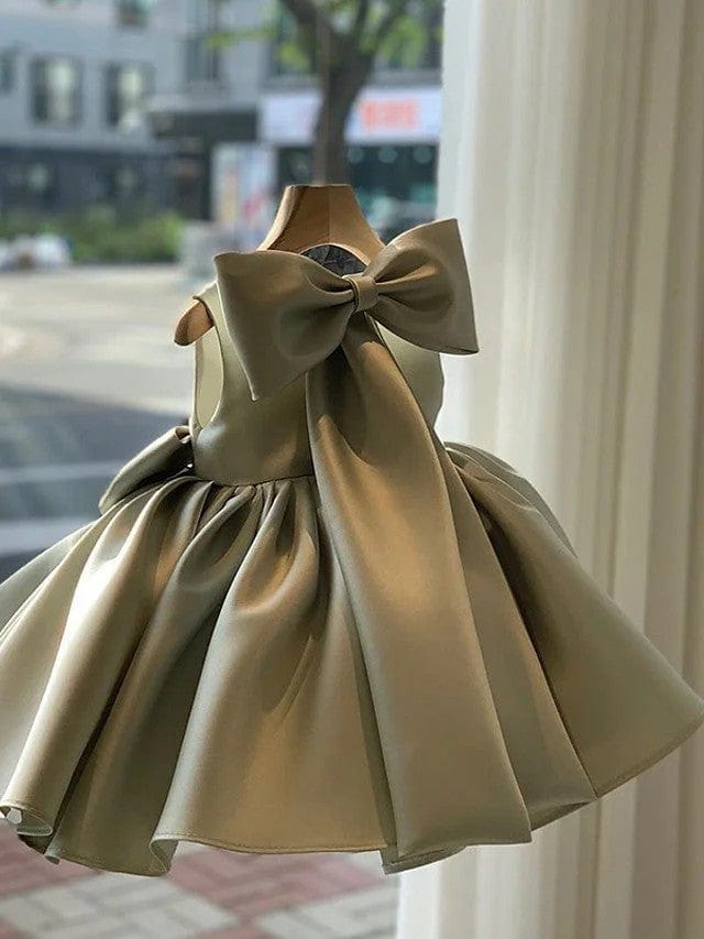 Sunnypetal Sleeveless Satin Square Neck Ball Gown Flower Girl Dresses With Bow Pleats