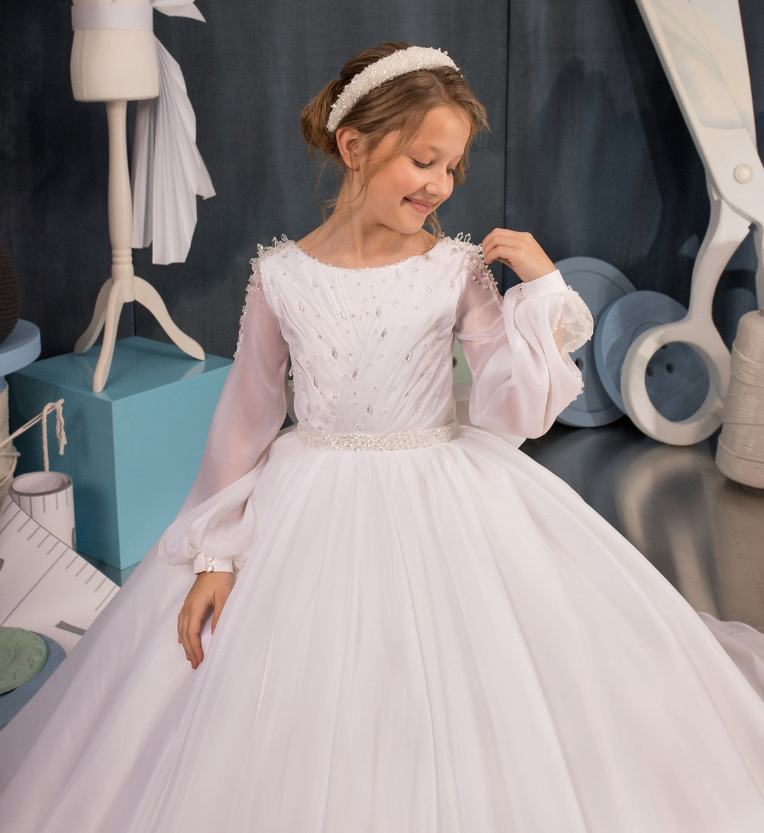 Sunnypetal White Ball-Gown Tulle Long Sleeves Flower Girls Dress With Jewel Bow