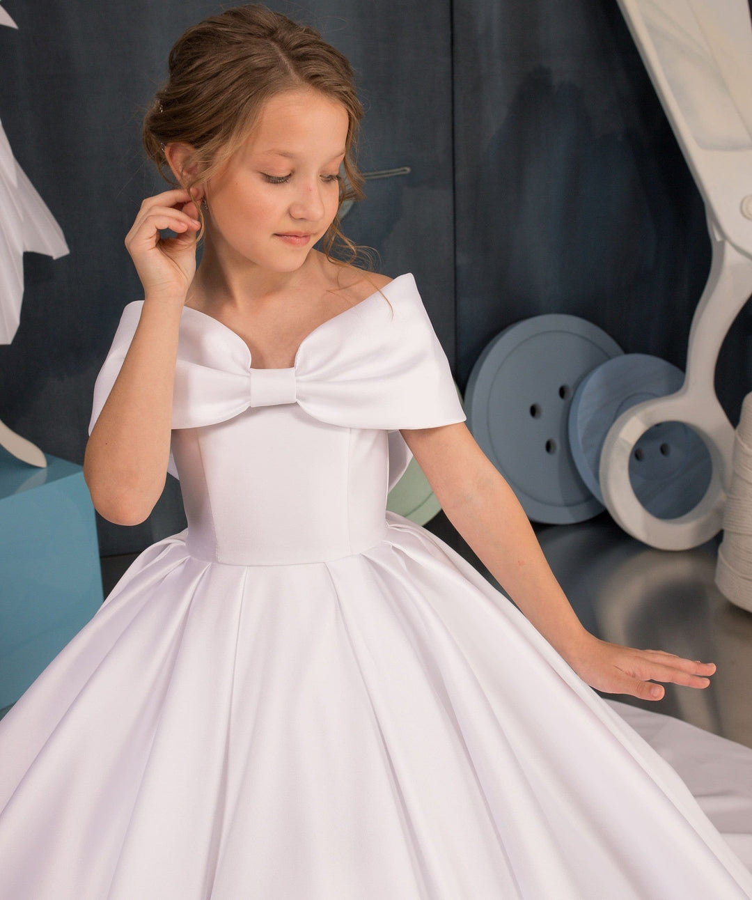 Sunnypetal White Off Shoulder Satin Ball Gown Bow Princess Flower Girl Dress