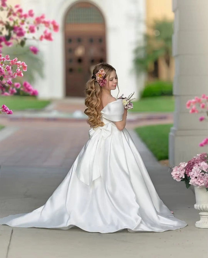 Sunnypetal White Satin Floor-Length Bow Kids Flower Girl Dress Ball Gowns