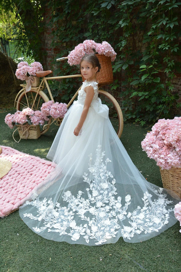 Sunnypetal White Tulle Flower Girl Dresses Lace Appliques Wedding Dress with 3D Floral / Bow